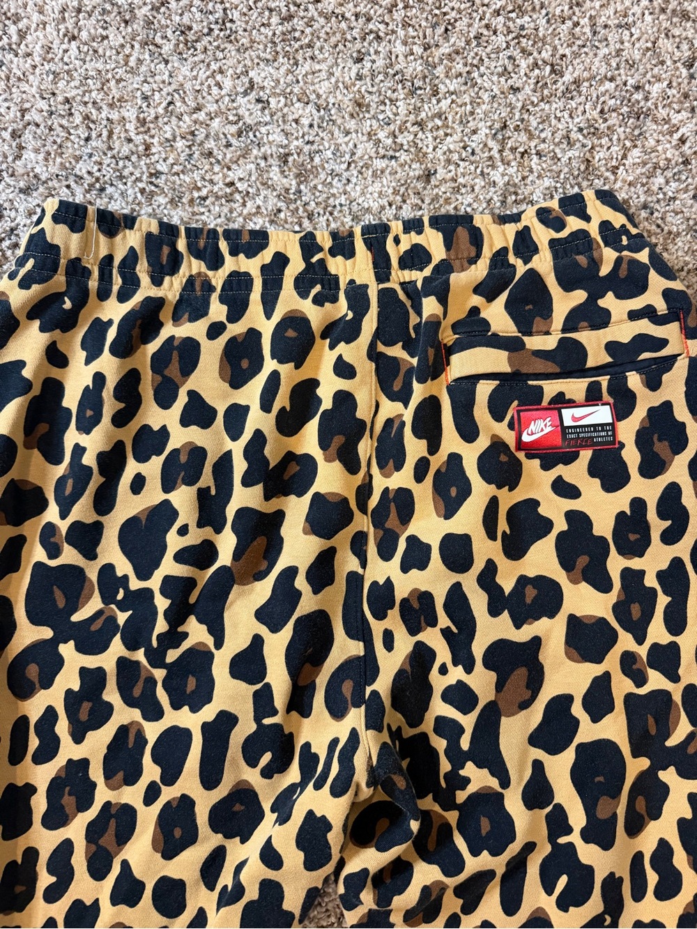 Nike Sportswear Men’s Leopard Tapered Club Fleece Sweatpants Size L NEW w/o tags - Picture 5 of 6